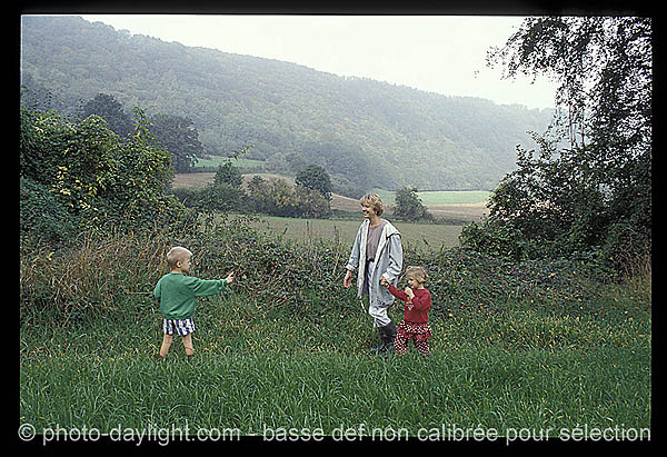 Famille en promenade -  family walking